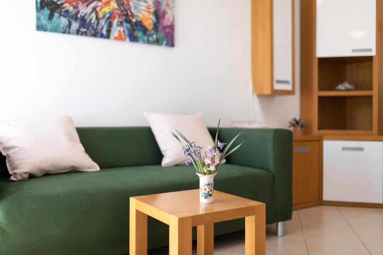 Apartment Julijana Krk Town Luaran gambar