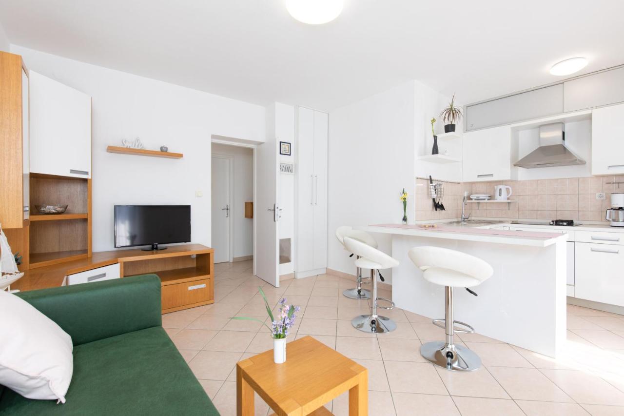 Apartment Julijana Krk Town Luaran gambar