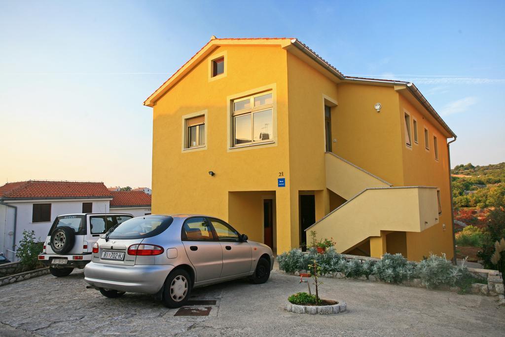 Apartment Julijana Krk Town Luaran gambar