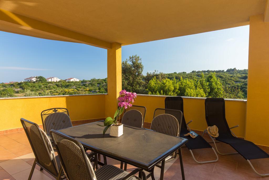 Apartment Julijana Krk Town Luaran gambar