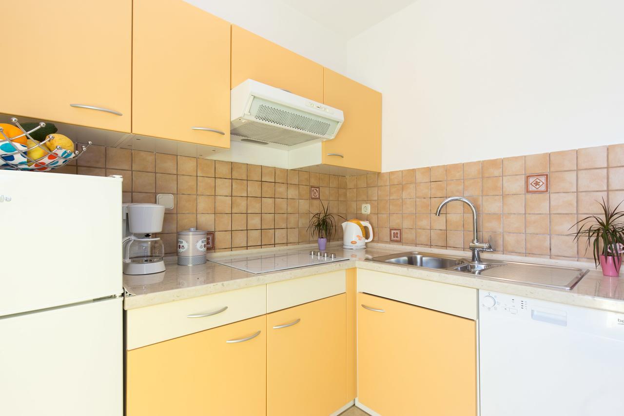 Apartment Julijana Krk Town Luaran gambar